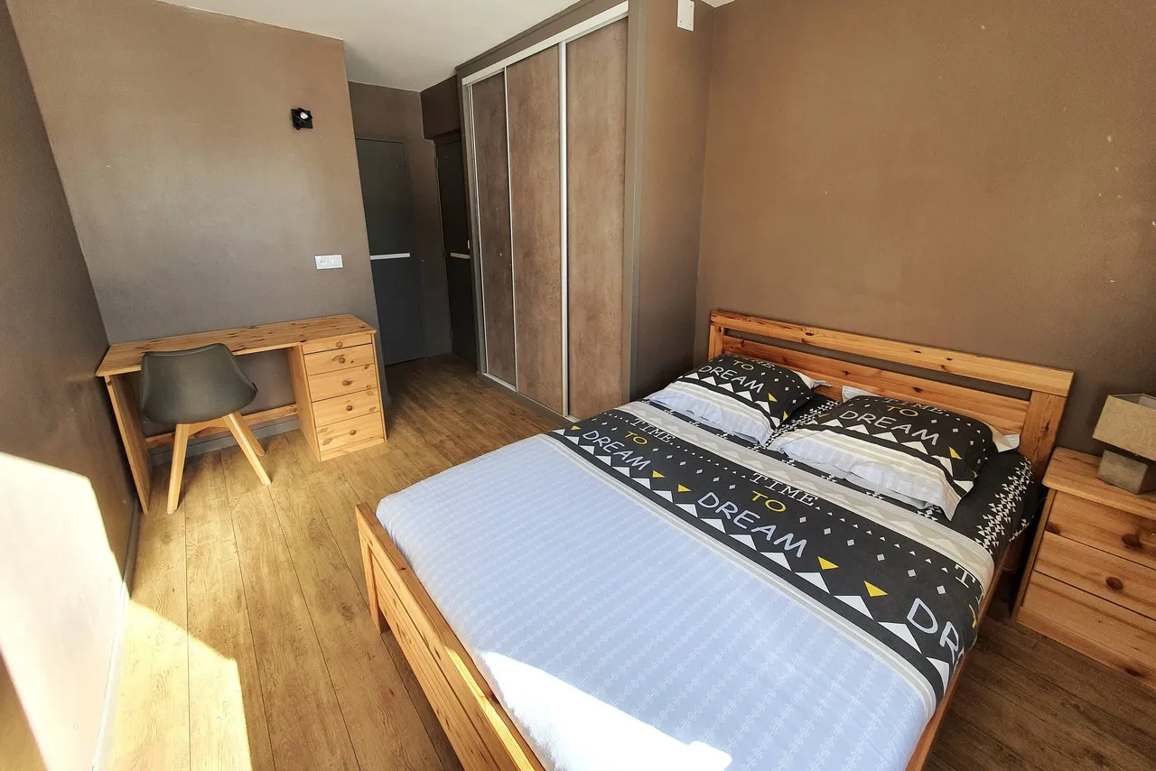 Appartement 10 : chambre avec lit double