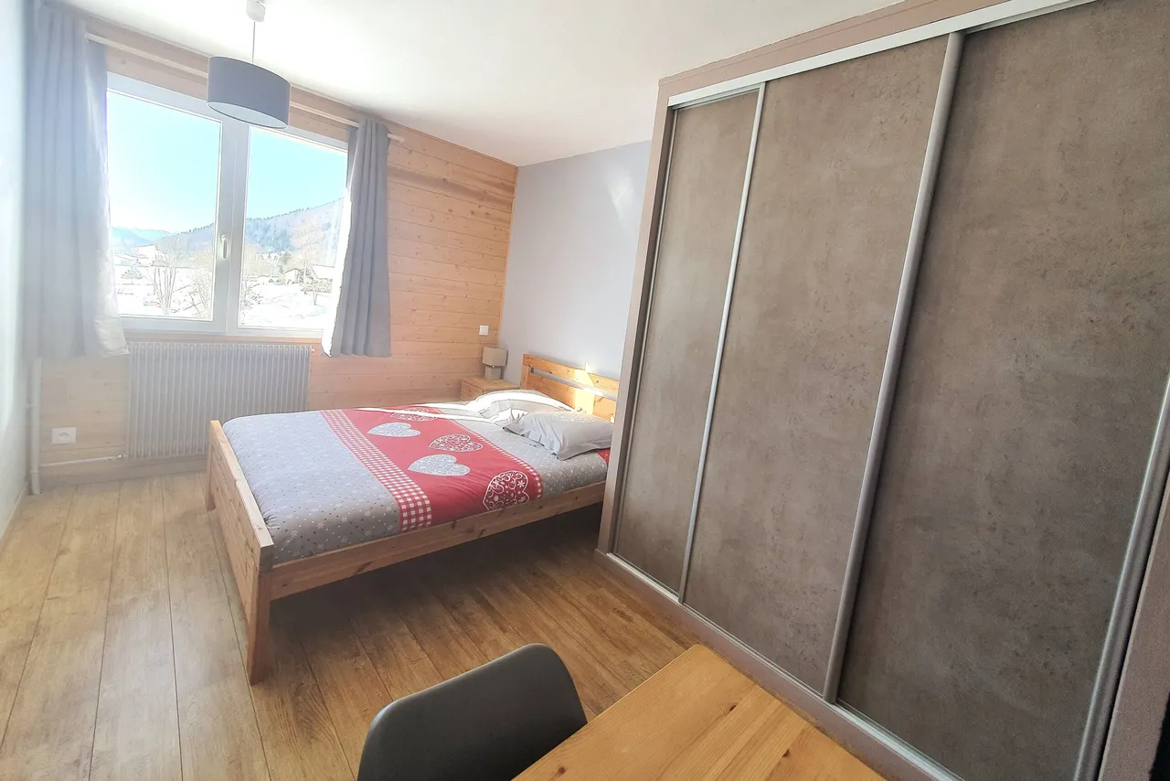 Appartement 10 : seconde chambre avec lit double
