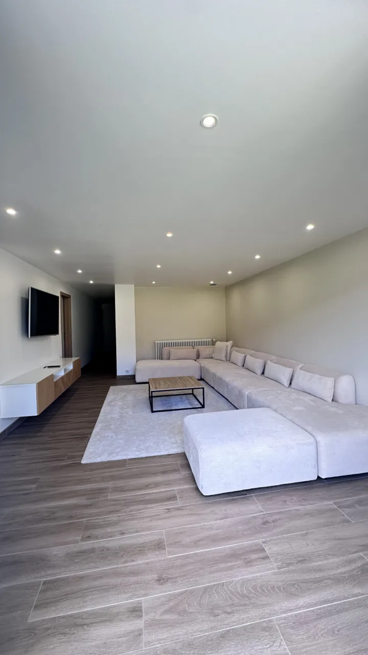 Appartement 20 : le grand séjour rénové
