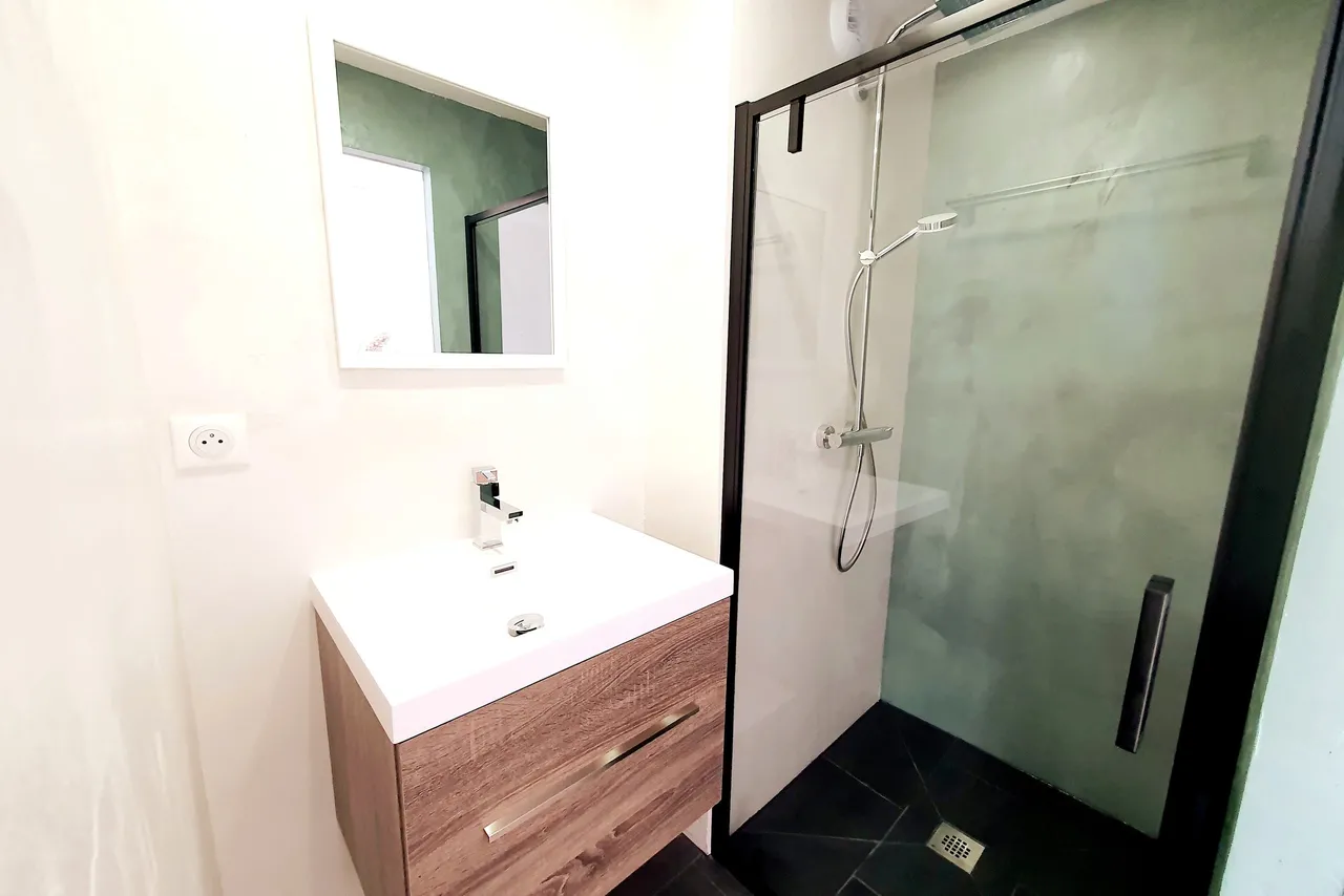 Appartement 21 : salle d’eau