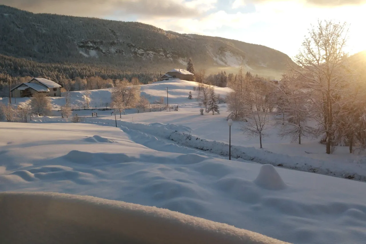 Coucher de soleil sur la neige