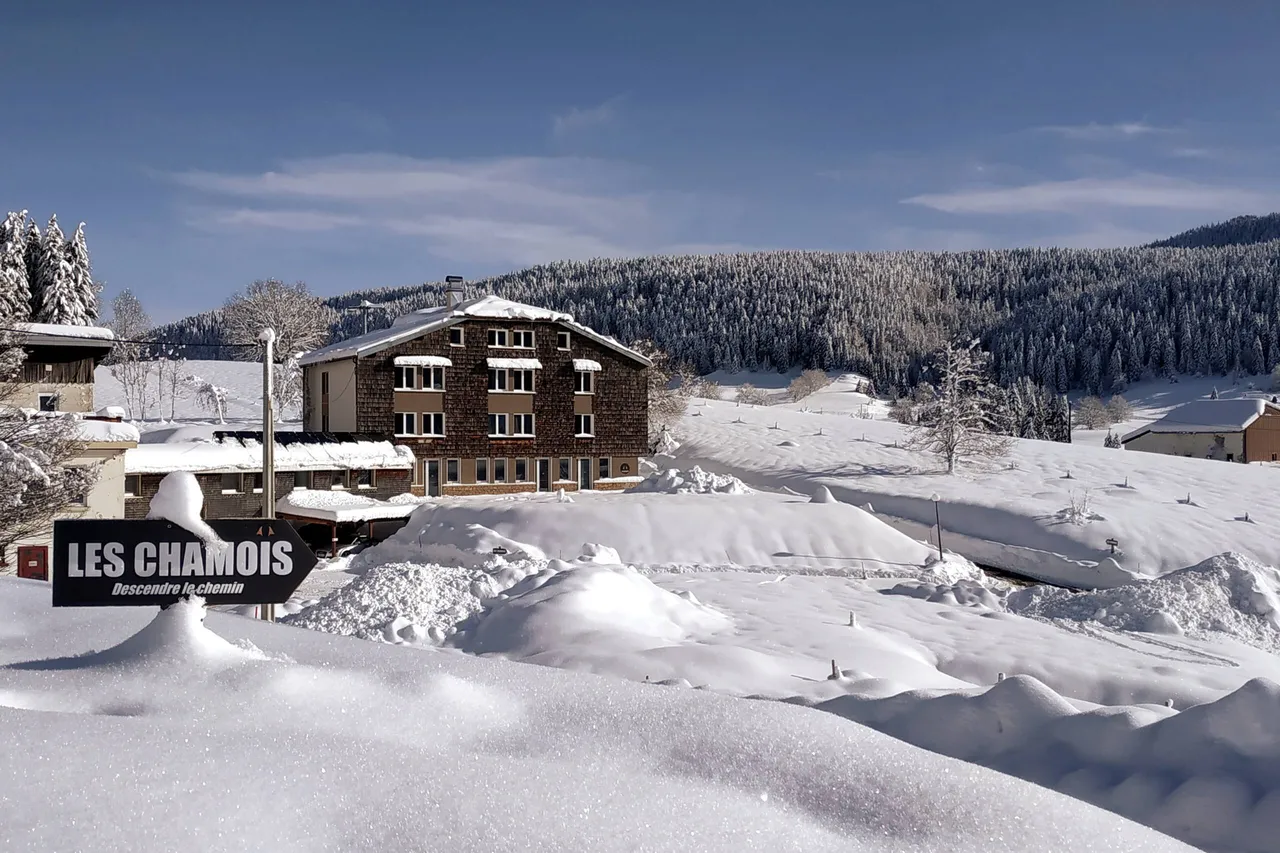 L’entrée des Chamois sous la neige