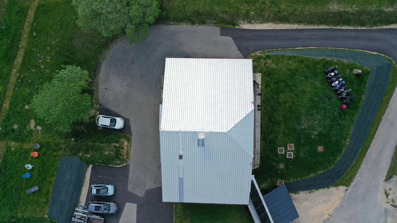 Vue aérienne de la résidence et du parking